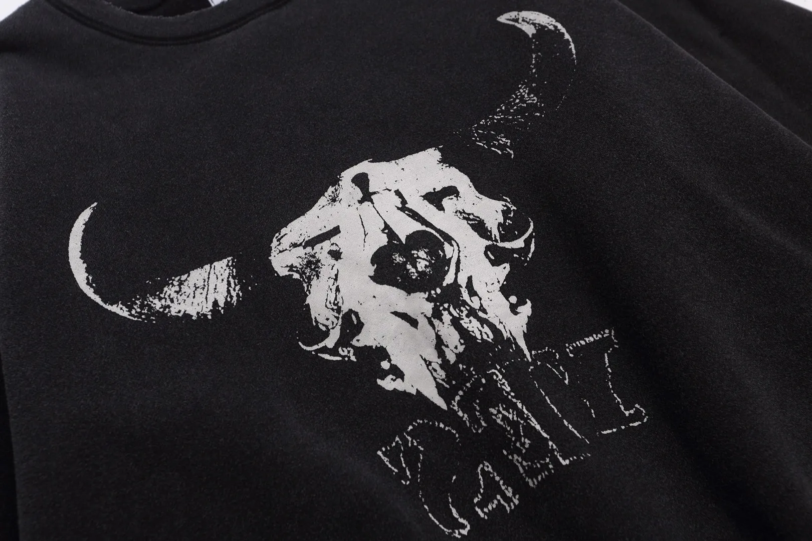 saint michael American devil print retro washed and distressed loose round neck pullover plus velvet long-sleeved sweatshirt Fabric: 420g Style number: SM619 Size: S-M-L-XL Color: Black Price: P198